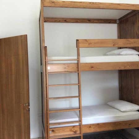 Butts Inn Dorm วิกตอเรีย ภายนอก รูปภาพ