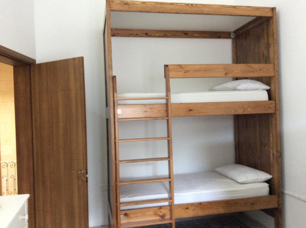 Butts Inn Dorm วิกตอเรีย ภายนอก รูปภาพ